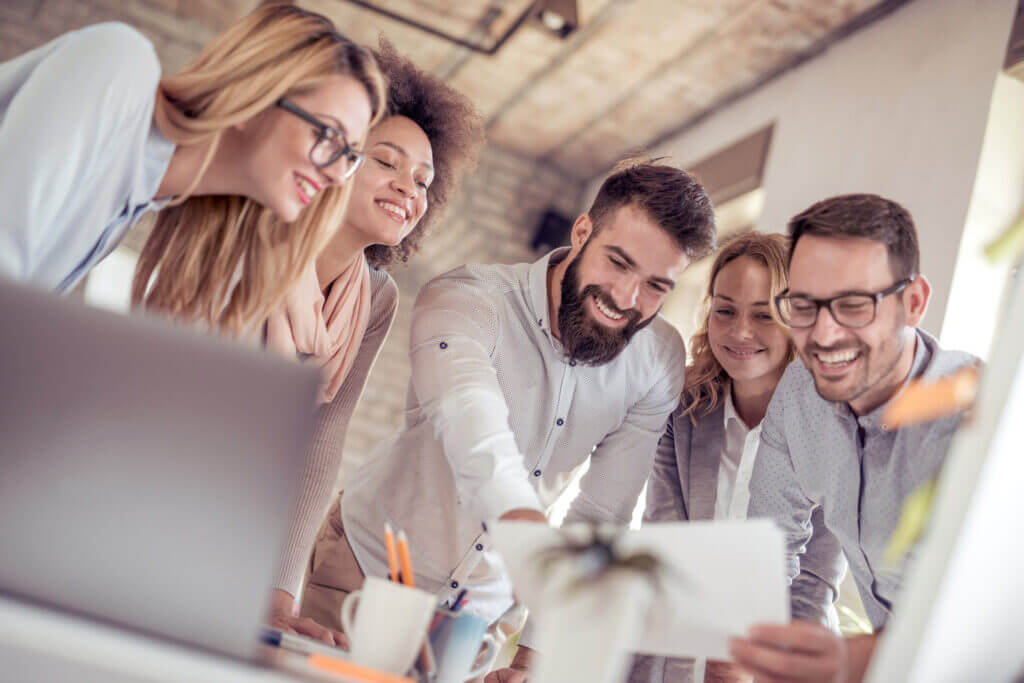 happy employee image display